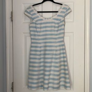 Lilly Pulitzer blue and white daisy detail dress